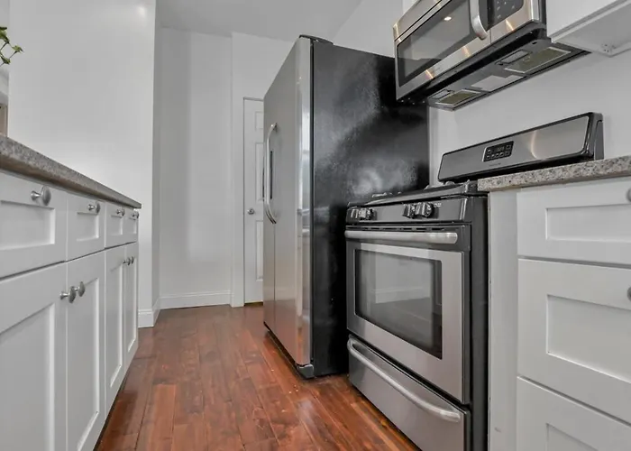 Housepitality - The Game House - 2 Br *